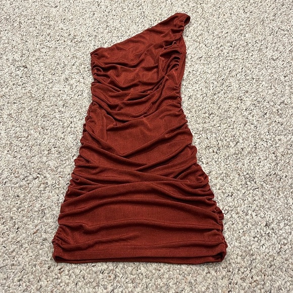 Lucy in the Sky Ruched One Shoulder Mini Dress Rust Red Sz XS - Picture 2 of 7